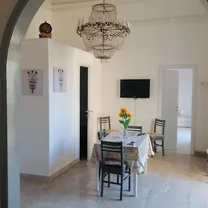https://apt-john-mary-house.taorminaitalyhotels.com
